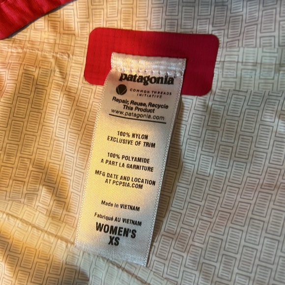 Patagonia Rain Coat XS Hot Pink Like New - Picture 5 of 6